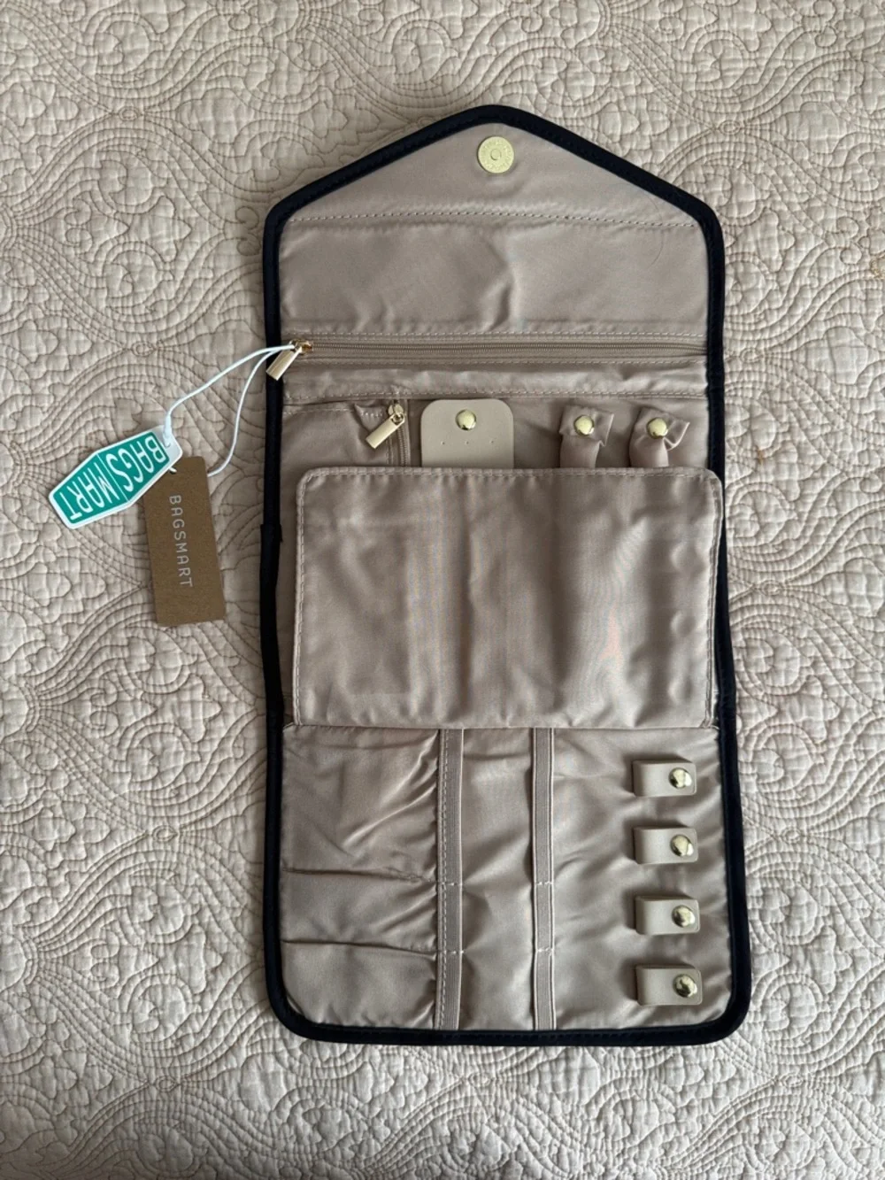 BAGSMART Black Quilted Jewelry Organizer Travel Case - Picture 4 of 5